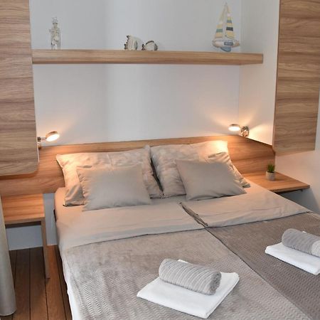 Mobile Home Starfish IV Camp Biograd Биоград на Мору Екстериор снимка