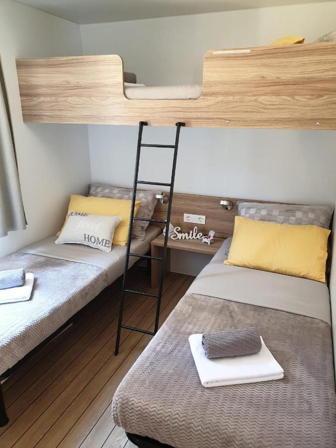 Mobile Home Starfish IV Camp Biograd Биоград на Мору Екстериор снимка